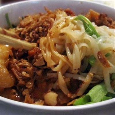 Chính Hồng – Mỳ Giò & Phở Chua Ngọt