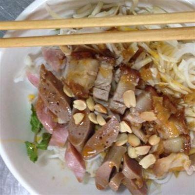 Nga – Chè Thái & Bún Mắm Nêm