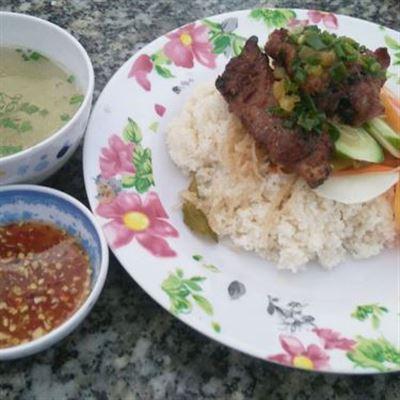 Nga Châu – Cơm Tấm & Bánh Cuốn