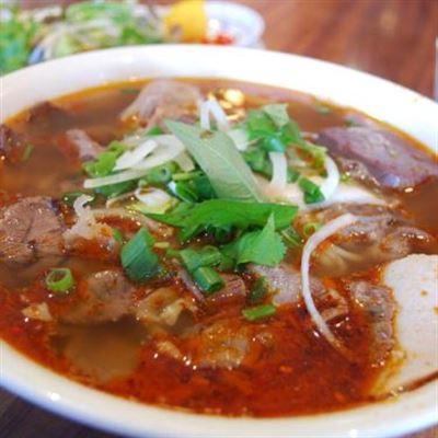 Cô Nguyên – Bún Giò & Mì Gà