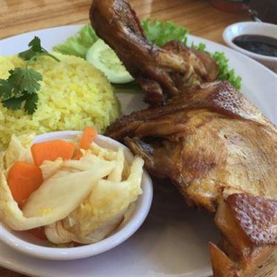 Nguyệt – Cơm Gà & Bún