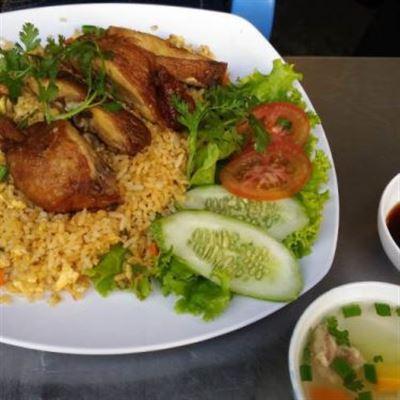 Cơm Đăng Hùng – Cơm Gà Xối Mỡ