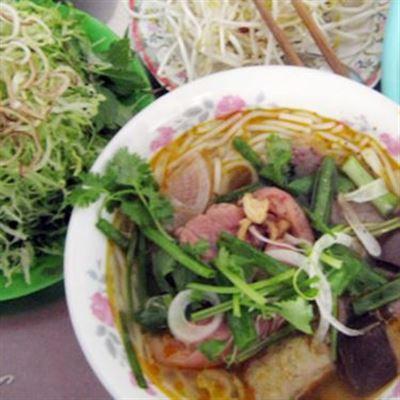 Bún Bò Chùa Cầu