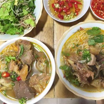 Gánh Bún Bò Mệ Kéo
