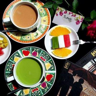 Au Petit Cafe
