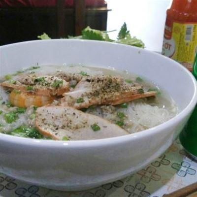 Tú Trinh – Hủ Tiếu Đuôi Heo & Hoành Thánh