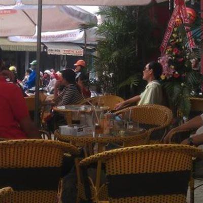 Út Ngân Cafe
