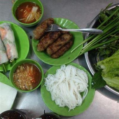 Cây Mận – Bún Nem Nướng