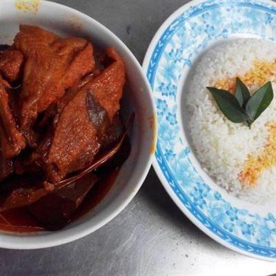 Quán Tuyết – Cơm Cà Ri Gà