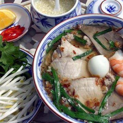 Hủ Tiếu – Phạm Hùng