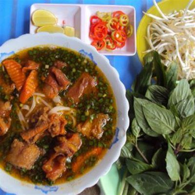 Cô Nga – Bánh Mì & Hủ Tiếu Bò Kho