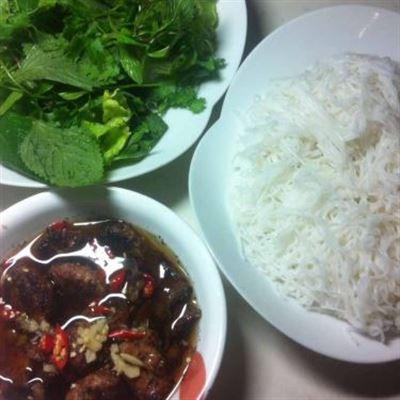 Lan – Bánh Cuốn Nóng, Bún Nem, Bún Chả