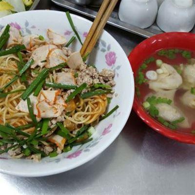 Quán Tàu Cao – Hủ Tiếu & Hoành Thánh