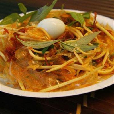Lona – Ăn Vặt