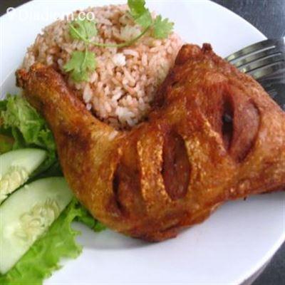 Bà Tư – Cơm & Hủ Tiếu