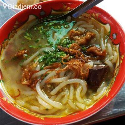 Bánh Canh Giò Heo – Bà Huyện Thanh Quan