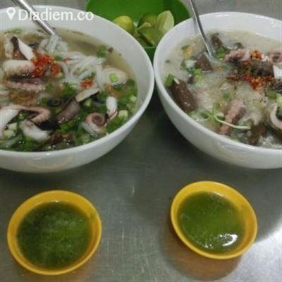Cây Mận – Bánh Canh Bạch Tuộc
