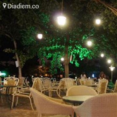 Garden Cafe – Không Gian Sân Vườn Hiện Đại