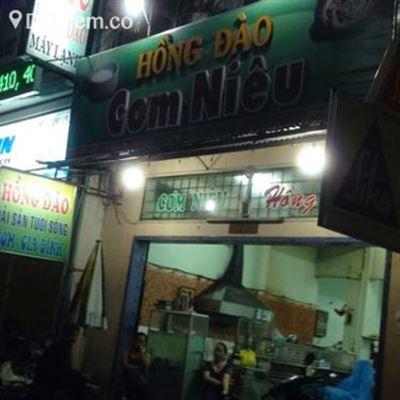 Hồng Đào – Cơm Niêu