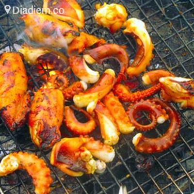 Lẩu & Nướng Hải Sản Xóm Lưới