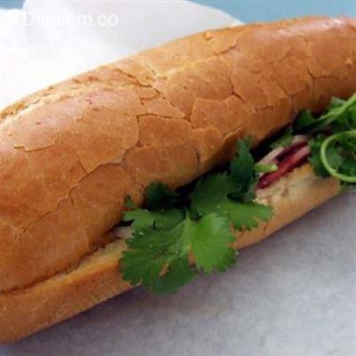 Mạnh Lực – Cửa Hàng Bánh Mì