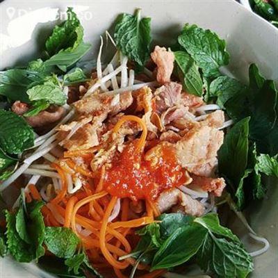 Phượng – Bún Bò Xào