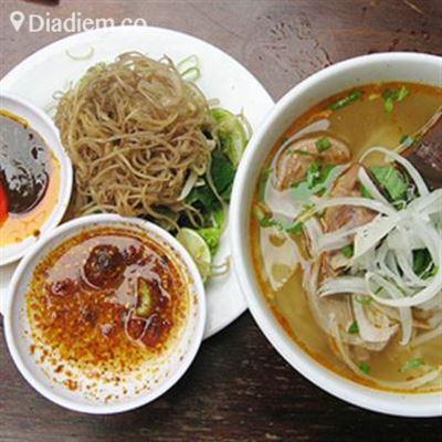 Quán 22 – Bún Bò Huế & Chè