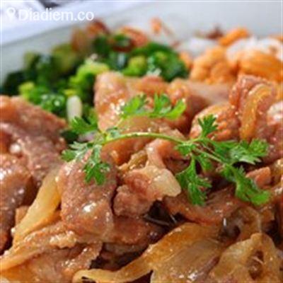 Sáu Lựu – Bún Thịt Xào, Nem Nướng