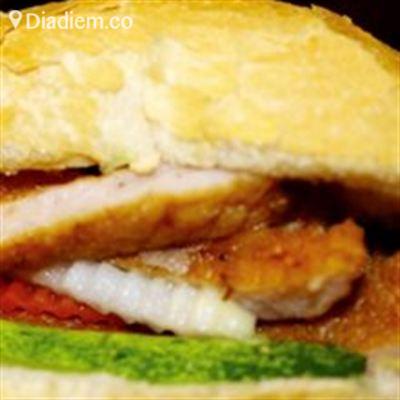 Sinh Tố & Bánh Mì Chả Cá – Cách Mạng Tháng 8